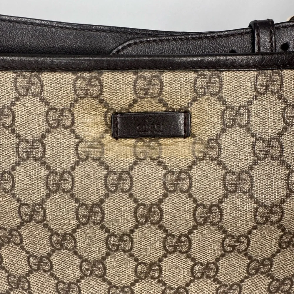 Authentic Gucci GG Supreme Messenger Bag 388924 - Picture 6 of 8